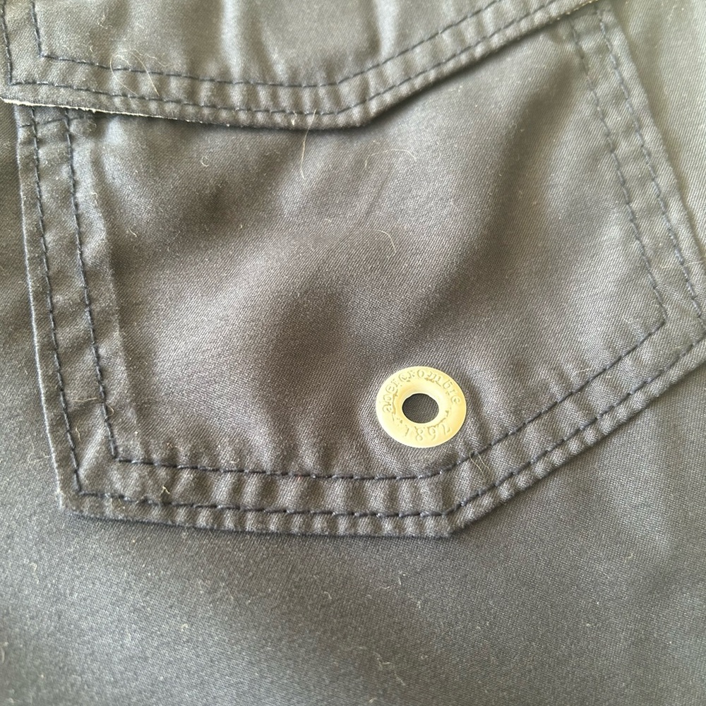 Abercrombie Kids boys navy swim trunks. Excellent. Size M. Back pocket - Picture 4 of 10